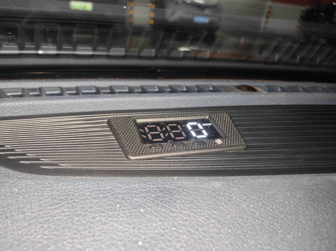 Xevaban.com ở 214 Giải Phóng là đơn vị chuyên cung cấp phụ kiện oto, đồ chơi oto, đồ chơi byd sealion 6, phụ kiện byd sealion 6, xevaban, 214 giải phóng, hud kính lái sealion 6, màn hình hud sealion 6, hud hiển thị tốc độ sealion 6.